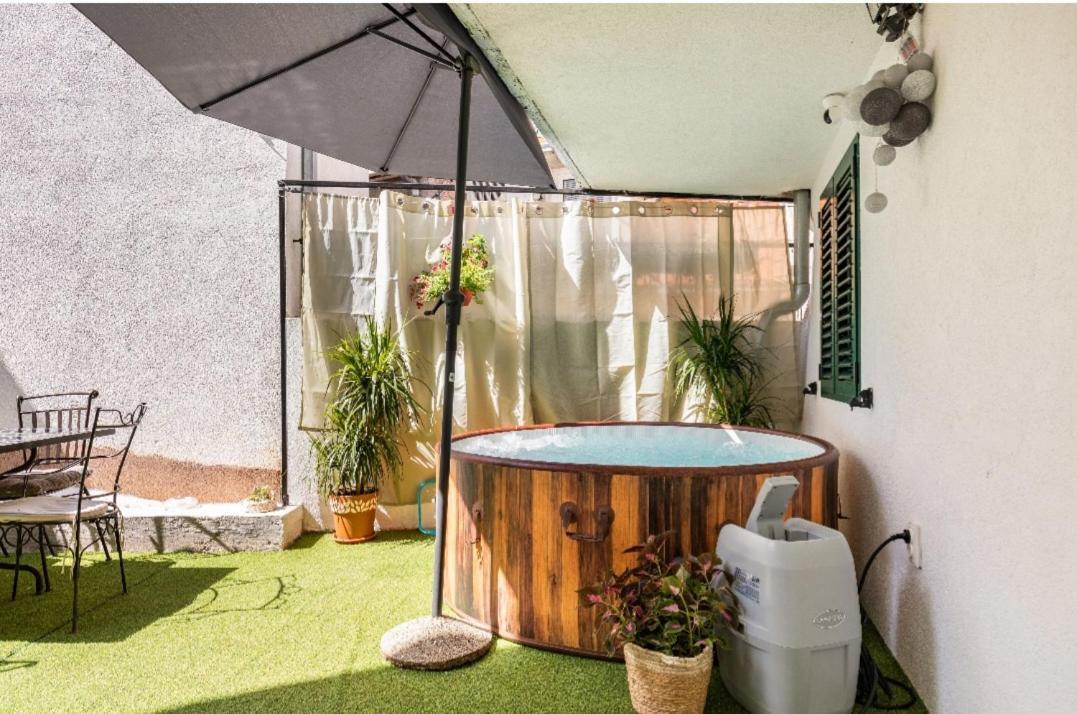 Villa Angie Old Town With Jacuzzi スプリト エクステリア 写真